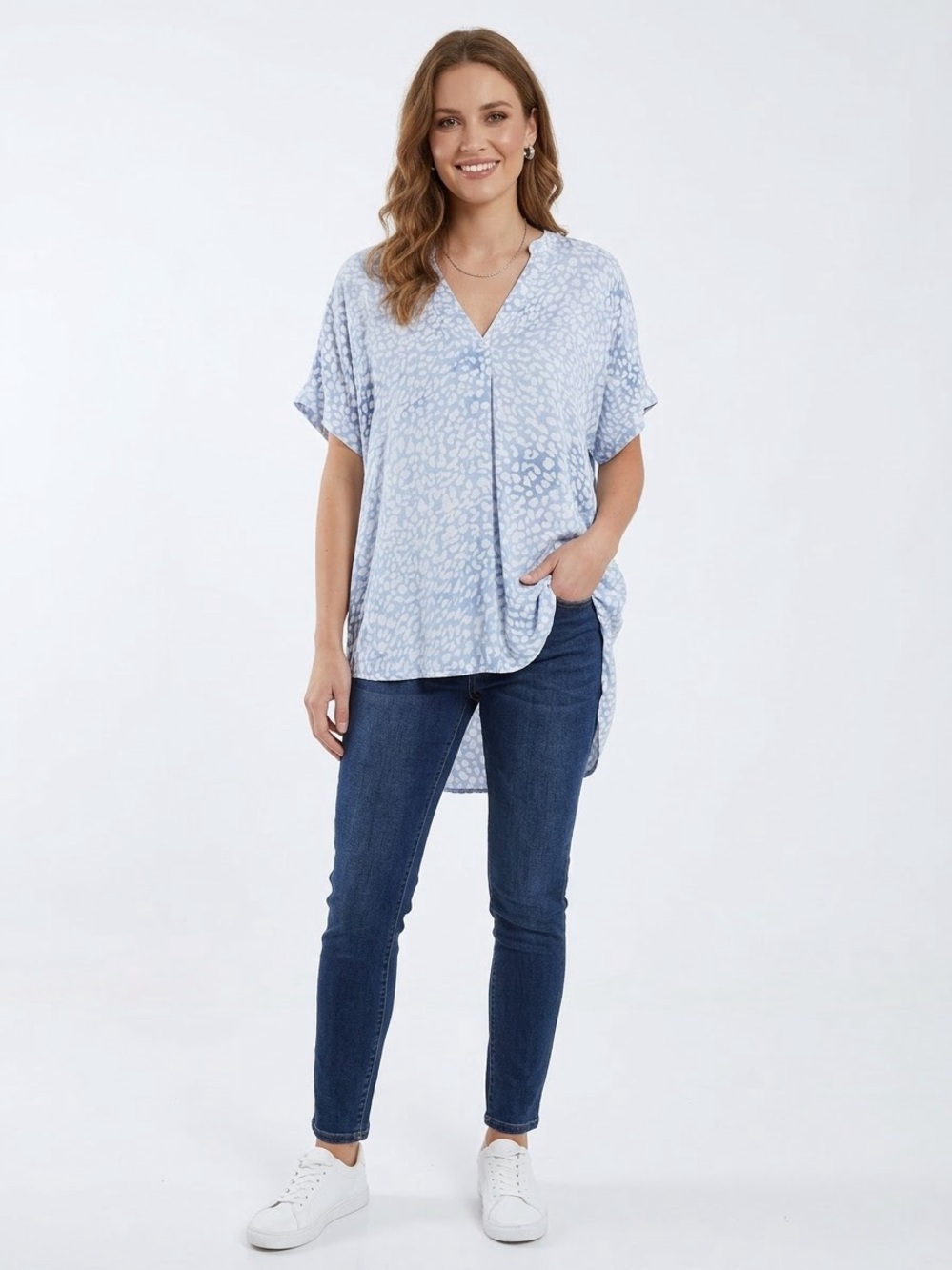 Indigo Soul Printed V-Neck Blouse in Blue & White Size Large